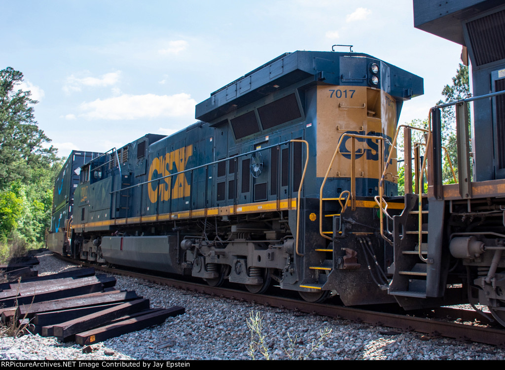 CSX 7017 trails on I026 (Jacksonville to Chicago)